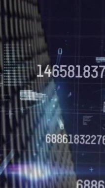 Yüksek binaya karşı değişen numaraların ve veri işlemenin animasyonu. Bilgisayar arayüzü ve iş teknolojisi kavramı