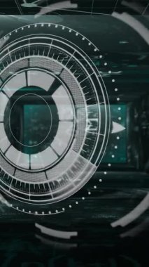 Ekranda tarama ve veri işleme animasyonları. küresel veri işleme ve dijital arayüz konsepti dijital olarak oluşturulmuş video.