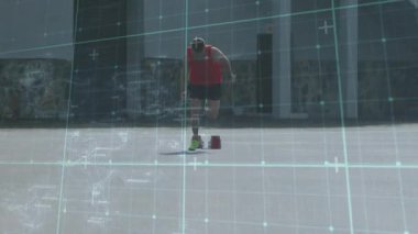 Erkek sporcu spor için plazada çeviklik ayak hareketlerine başlıyor. Şebeke sürat koşusu hızını gösteriyor. Sporcu, antrenman, performans, hareket, spor, şehir, spor