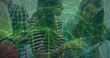 Bulanık arkaplan üzerinde soyut desen oluşturan yeşil geometrik çizgilerin görüntüsü. dijital, tasarım, fütüristik, teknoloji, hareket
