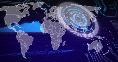 Sistemin arka planında HUD hedefli, veri işaretleyicili holografik küresel harita yansıtılıyor. Teknoloji, veri görselleştirme, fütüristik, dijital, analitik, arayüz, yenilik