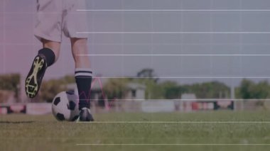 Kadın futbolcu, spor analitiğini çizgiler ve baskı çizelgeleriyle salya akıtıyor ve aktifleştiriyor. Atletik, spor, teknoloji, performans, hassasiyet, takım çalışması, dayanıklılık