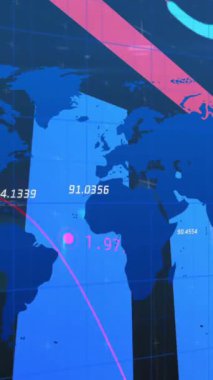 Finansal veri işleme animasyonu ve kara arkaplan üzerinde dünya haritası. küresel iş, finans ve dijital arayüz kavramı dijital olarak oluşturulmuş video.