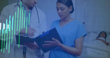 Doktorun cilt çevirmesi hasta çizelgesi eğilimlerini izlemek için animasyon tıbbi veri örtüsünü etkinleştiriyor. Tıbbi, sağlık, klinik, tanı, analiz, görselleştirme, profesyonel