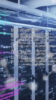 Bilgisayar sunucu odasına karşı tıbbi veri işleme ve matematiksel denklemlerin animasyonu. Tıbbi araştırma bilimi ve iş veri depolama teknolojisi kavramı