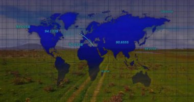 Harita solmakta olan veri etiketlerini örtüyor sonra kıtaları birbirine bağlayan kavisler ağ akışını görselleştiriyor. Coğrafya, bağlantı, görselleştirme, dijital, veri, soyut, teknoloji