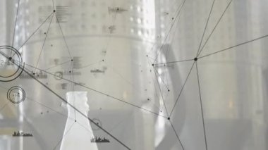 Şişenin arkasında beliren zayıf veri çizgileri büyüyüp kimyayı görselleştiriyor. Bilim, yenilik, bağlantı, analitik, teknoloji, araştırma, modern