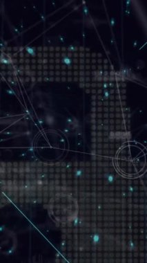 Siyah zemin üzerindeki entegre devre üzerinde veri işleme ve dijital asma kilit animasyonu. küresel internet güvenliği, veri güvenliği ve dijital arayüz kavramı dijital olarak oluşturulmuş video.