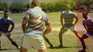 Forma 2 'deki ragbi oyuncusu antrenör sinyalinden sonra hareketli hatlarla ısınma hareketini başlatıyor. Sporcular, takım çalışması, fitness, açık hava, spor, eğitim, dayanıklılık