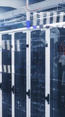 Sunucu odasında veri işleme animasyonu. küresel iş ve dijital arayüz kavramı dijital olarak oluşturulmuş video.
