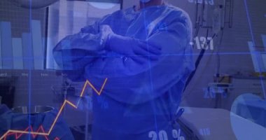 Cerrah eldiven çekip ameliyata hazırlanırken animasyon tıbbi çizelgeler ve veriler yükseliyor. Tıbbi, profesyonellik, sağlık, yenilik, netlik, kesinlik, teknoloji