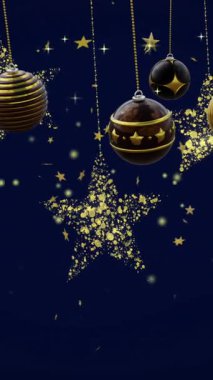 Koyu mavi arka planda kayan yıldızların üzerinde sallanan altın yıldızlar ve siyah ve altın noeller. Noel, dekorasyon, gelenek ve dijital olarak üretilen video kutlaması.