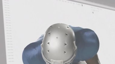 Futbolcu kafasını kaldırıyor ve kayışları kopçaya ayarlıyor. Bu da teknoloji laboratuarında veri örtüsünün büyümesine neden oluyor. Sporcu, spor, teknoloji, dijital, gelecekçi, performans, yenilik