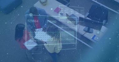 UI kutuları giderek artarken ve iş analizlerine rehberlik ederken insan raporlarını meslektaşlarına kaydırıyor. İşbirliği, takım çalışması, ofis, iş, veri, üretkenlik, iletişim