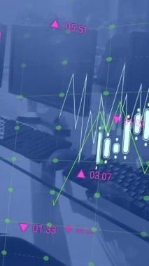 Ofisteki masaların kapatılmasına karşı finansal veri işleme animasyonu. Küresel finans ve iş teknolojisi kavramı