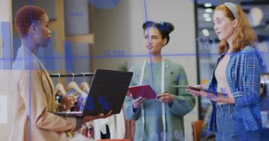 Dizüstü bilgisayar sunucusu çizelgeleri, not alma ve tablet tasarım uzlaşmasını öneriyor. İşbirliği, takım çalışması, beyin fırtınası, modern, yenilikçi, çalışma alanı, analitik