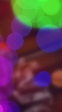 Siyah arkaplanda renkli noktaların canlandırması. Teknoloji ve dijital arayüz kavramı dijital olarak oluşturuldu.