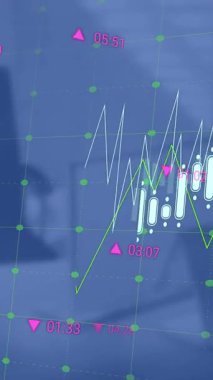 Ofisteki boş sandalye ve bilgisayarın üzerinde numaralar olan birden fazla grafik animasyonu. Dijital bileşik, çoklu pozlama, rapor, iş, büyüme, ilerleme ve teknoloji kavramı.