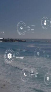 Deniz manzarası üzerindeki simgelerle veri işleme animasyonu. Küresel teknoloji, bilgisayar, doğa ve dijital arayüz kavramı dijital olarak oluşturulmuş video.