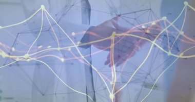 Meslektaşlar birbirine bağlı ağlarla ortaklık kurmak için el sıkışmaya başlıyor. İşbirliği, bağlantı, ortaklık, profesyonel, takım çalışması, teknoloji, ağ