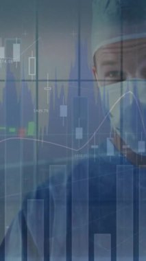 Kafkas erkek doktor üzerinde veri işleme animasyonu. Küresel tıp, finans ve dijital arayüz kavramı dijital olarak oluşturulmuş video.