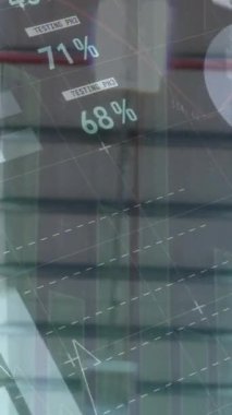 Depodaki istatistik ve finansal veri işleme animasyonları. küresel gönderim ve bağlantılar konsepti dijital olarak oluşturulmuş video.