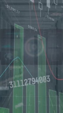 Karanlık arka planda veri işleme animasyonu. küresel bağlantılar, veri işleme ve dijital arayüz konsepti dijital olarak oluşturulmuş video.