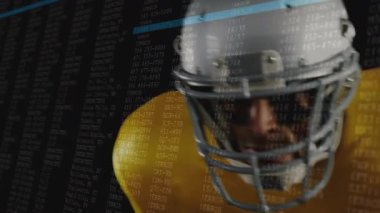 Futbolcu, dijital kodları kullanarak duruşu düşürüyor birleştiriyor ve teknoloji sporları için ortadan kayboluyor. Sporcu, dijital, fütüristik, teknoloji, hareket, performans, simülasyon