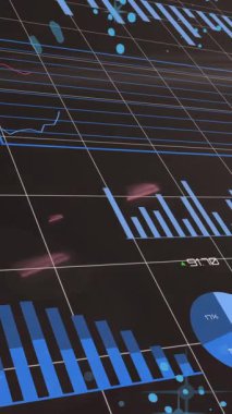 Siyah arkaplan üzerinde veri işleme animasyonu. Küresel teknoloji, bilgisayar ve dijital arayüz kavramı dijital olarak oluşturulmuş video.