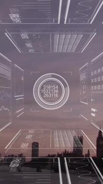 Londra şehir manzarası üzerinde veri işleme animasyonu. Küresel iş, finans, hesaplama ve veri işleme kavramı dijital olarak oluşturulmuş video.