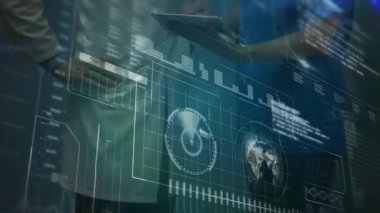 Doktor ve hemşire el sıkışıyor ve tablete dokunuyor. Bu da gelişen dönen bir tablet çizelgesine neden oluyor. Tıbbi, teknoloji, fütüristik, işbirliği, yenilik, sağlık, veri