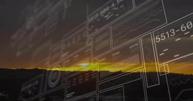 Tepelerin üzerinden süzülen güneş, soldan kayan ve alacakaranlıkta veri tablolarını güncelleyen kablo panellerine neden oluyor. Karanlık, manzara, teknoloji, veri, görselleştirme, fütürizm, analitik