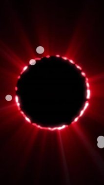 Siyah zemin üzerinde beyaz noktalar ve ışık huzmeleri olan kırmızı parlayan daire. Soyut, dijital, teknoloji, gelecek, hareket, dinamik