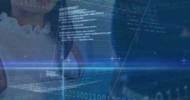 İkili kod akışı, meslektaşların 3D ızgaranın üzerinde ortaya çıkmasına ve veri analistlerinin veri tablolarını incelemesine neden oluyor. Teknoloji, yenilik, veri görselleştirme, analitik, dijital, gelecekçi, işbirliği