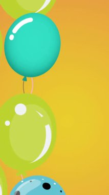 Turuncu zemin üzerinde fotokopi alanı olan yeşil balonların animasyonu. kutlama ve parti konsepti dijital olarak oluşturulmuş video.