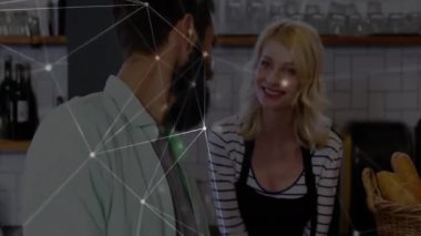 Barista 'nın konuşmaya eğilim göstermesi, erkek baristanın ağ örtüsü altında işbirliği yapmasını tetikliyor. Yenilik, bağlantı, takım çalışması, iletişim, modern, profesyonel, enerjik