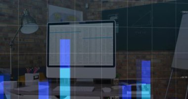 Veri eğilimlerini gösteren hesap çizelgelerini, ızgaraları ve haritaları gösteren monitör. Analizler, veriler, teknoloji, yenilik, gösterge paneli, iş dünyası, dijital