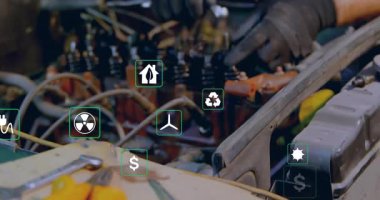 Tornavida kapan eldivenli tamirci araba tamiri sırasında kapakçığı test ediyor. Bu arada ekonomi simgeleri güncelleniyor. Otomotiv, bakım, sürdürülebilirlik, teknoloji, çevre, mühendislik, sanayi