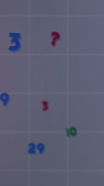 Sayıların ve grafiklerin dijital ekranda canlandırılması. Finans, veri işleme ve teknoloji konsepti dijital olarak oluşturulmuş video.