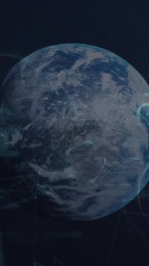 Mavi arka planda iki küresel dijital ikon ve güvenlik asma kilit ikonunun animasyonu. Küresel ağ ve iş teknolojisi kavramı