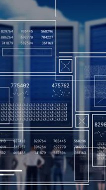 Bilgisayar sunucuları üzerinden veri işleme animasyonu. Küresel ağlar, bağlantılar, hesaplama ve veri işleme kavramı dijital olarak oluşturulmuş video.