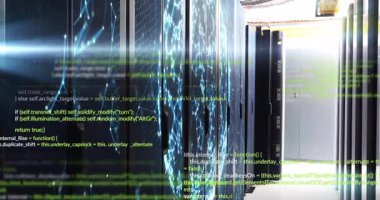 Başlangıç sunucusunda veri akışını gösteren parlayan mavi ağ görselleri kod yayınını başlatıyor. Teknoloji, siber güvenlik, veri, altyapı, dijital, ağ, bilgi