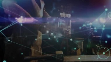 Esnafın örse vurduğu metal, darbe darbeleriyle basınçla kalibre edilerek izleme olanağı sağlıyor. Sanayi, zanaat, kesinlik, imalat, teknoloji, zanaat, atölye