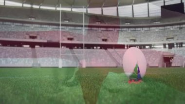 Siluet sahanın sağından topa doğru koşuyor tekme gösterisi yapıyor. Stadyum, spor, atletizm, rekabet, dinamik, açık hava, performans