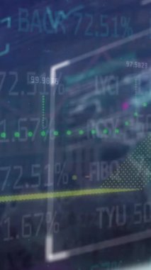 Dünya haritası üzerinde finansal veri işleme ve istatistiklerin animasyonu. Küresel iş, finans ve veri işleme kavramı dijital olarak oluşturulmuş video.