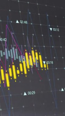 Kum saati üzerinden finansal veri işleme animasyonu. Küresel iş, finans, hesaplama ve veri işleme kavramı dijital olarak oluşturulmuş video.