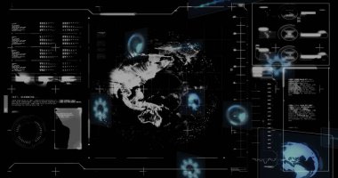 Kontrol panelinde merkez fraktal hologram gösteriliyor, kod panelleri ve gösterge diyagramlarıyla. Teknoloji, arayüz, siber, dijital, yenilik, gelecekçilik, veri