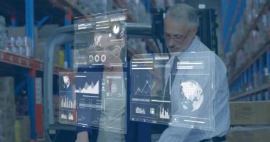 Depo ekibi holografik çizelgeleri aşırıyor ve forklift kontrolünü optimize ediyor. Teknoloji, işbirliği, lojistik, yenilik, analitik, sanayi, dijital