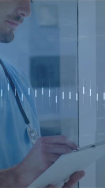 Pencereden bakıyorum, sağlık uzmanı tıbbi veri animasyonunu izliyor. technology, analysis, digital, research, lab