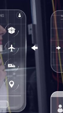 Dijital arayüzle etkileşim, sunucu odasında veri ve grafikleri analiz eden iş kadını. Teknoloji, ağ oluşturma, analitik, siber güvenlik, yenilik, şirket